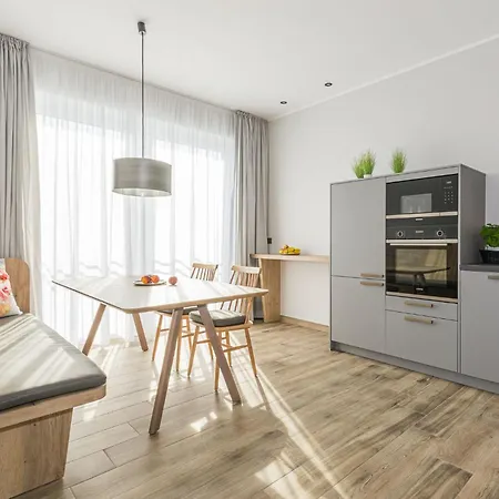 Luxus_spa_og_fewo Quartier 4 _we 4_ 아파트 고렌레빈